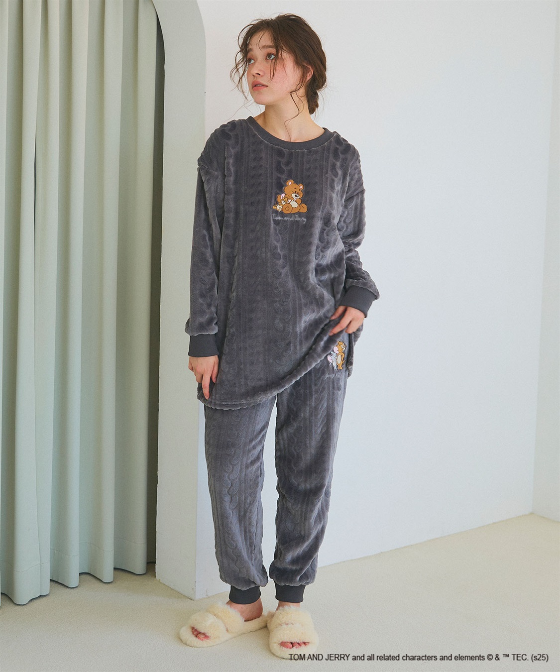 TOM and JERRY/トムとジェリー】トムジェリ刺繍ケーブルフリースロング