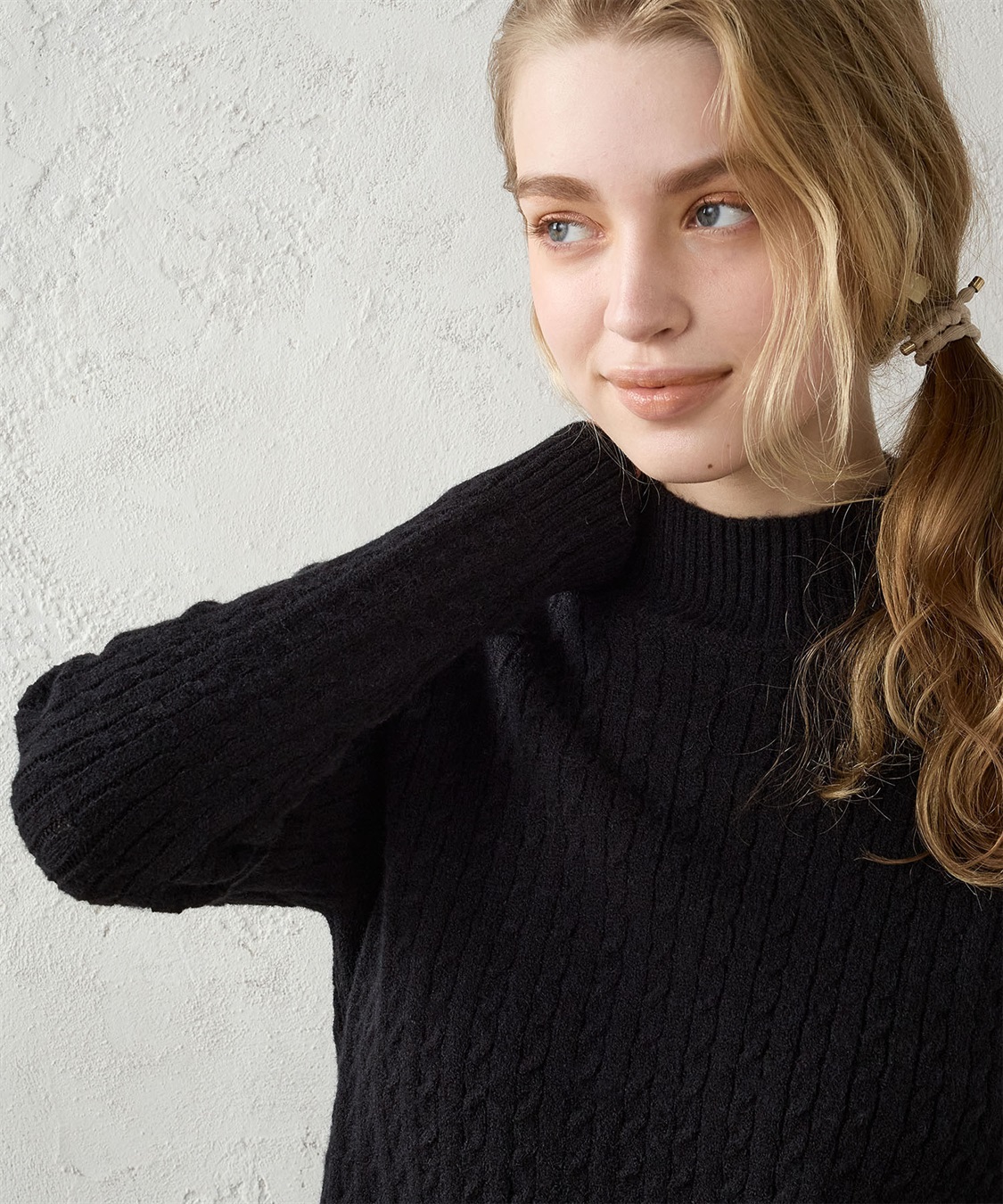 ケーブルニット ハイネックプルオーバー LE SOUK HOLIDAY｜クロス