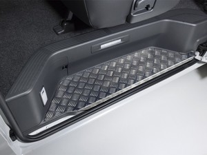 ステップカバー | 200系ハイエース・NV350キャラバン・デリカD5専門店