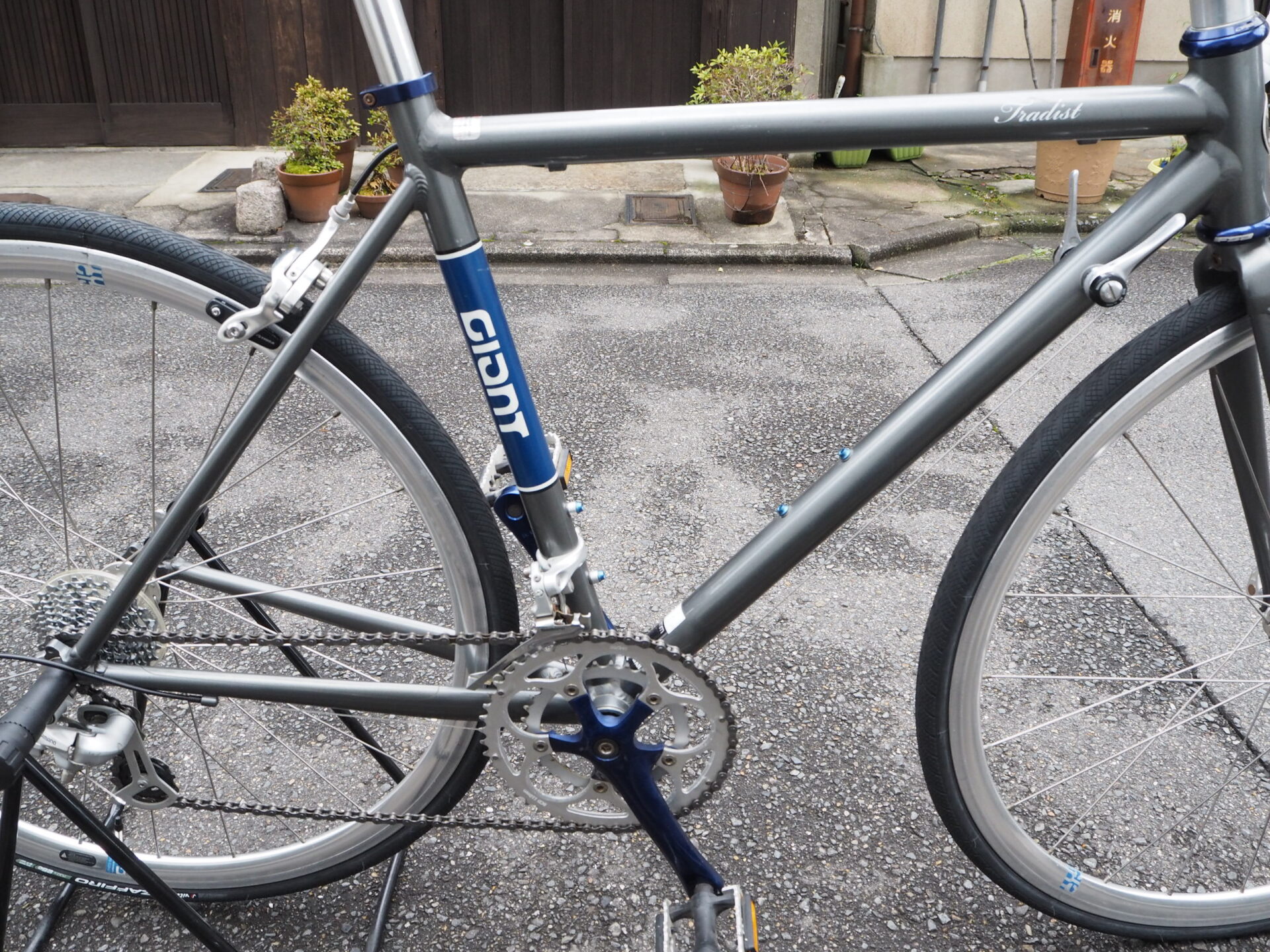 中古ロードバイク】クラシカルなアルミロード GIANT TRADIST Dのご紹介