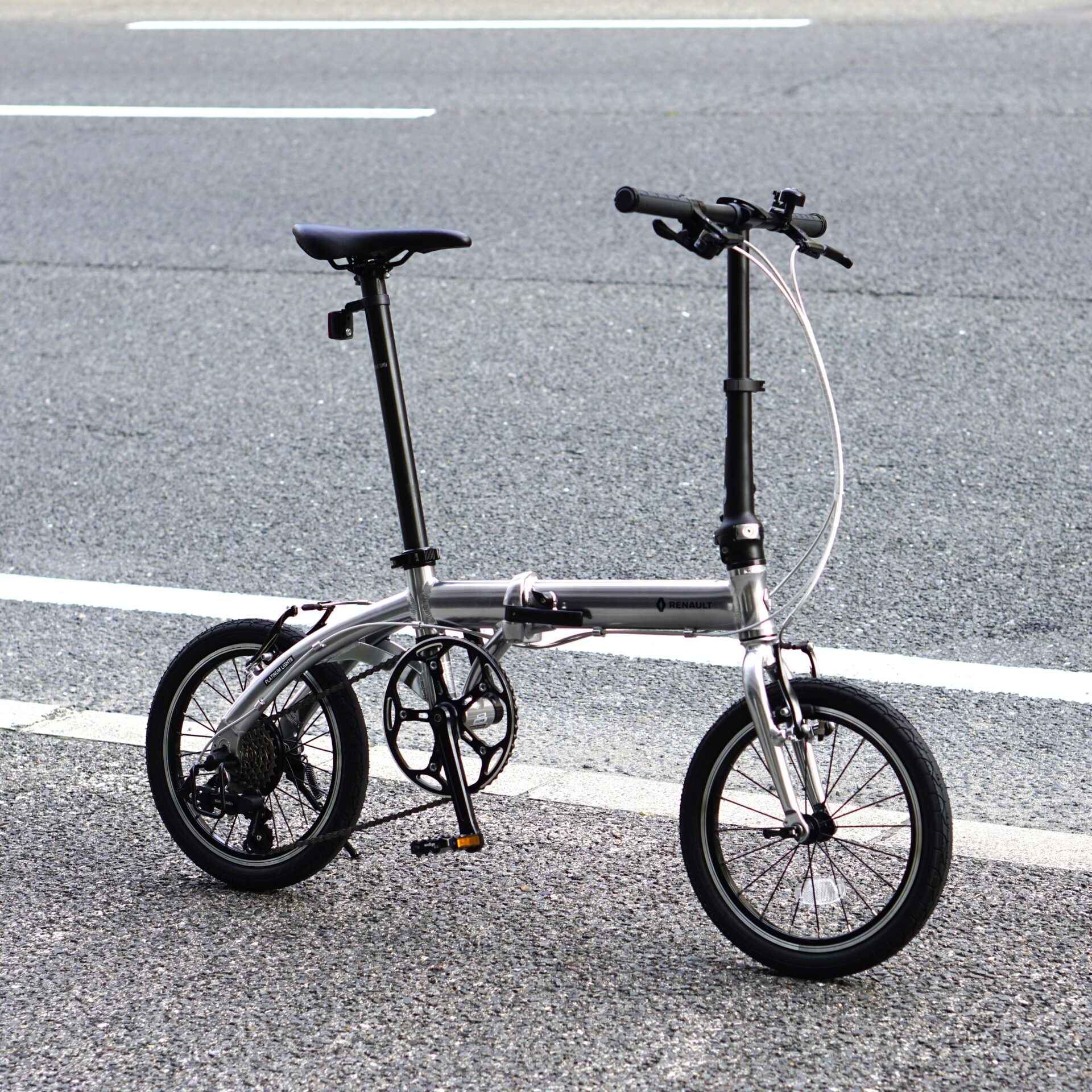 重量8kg台の驚異の軽さに実用スペックを融合！高バランスな折り畳み