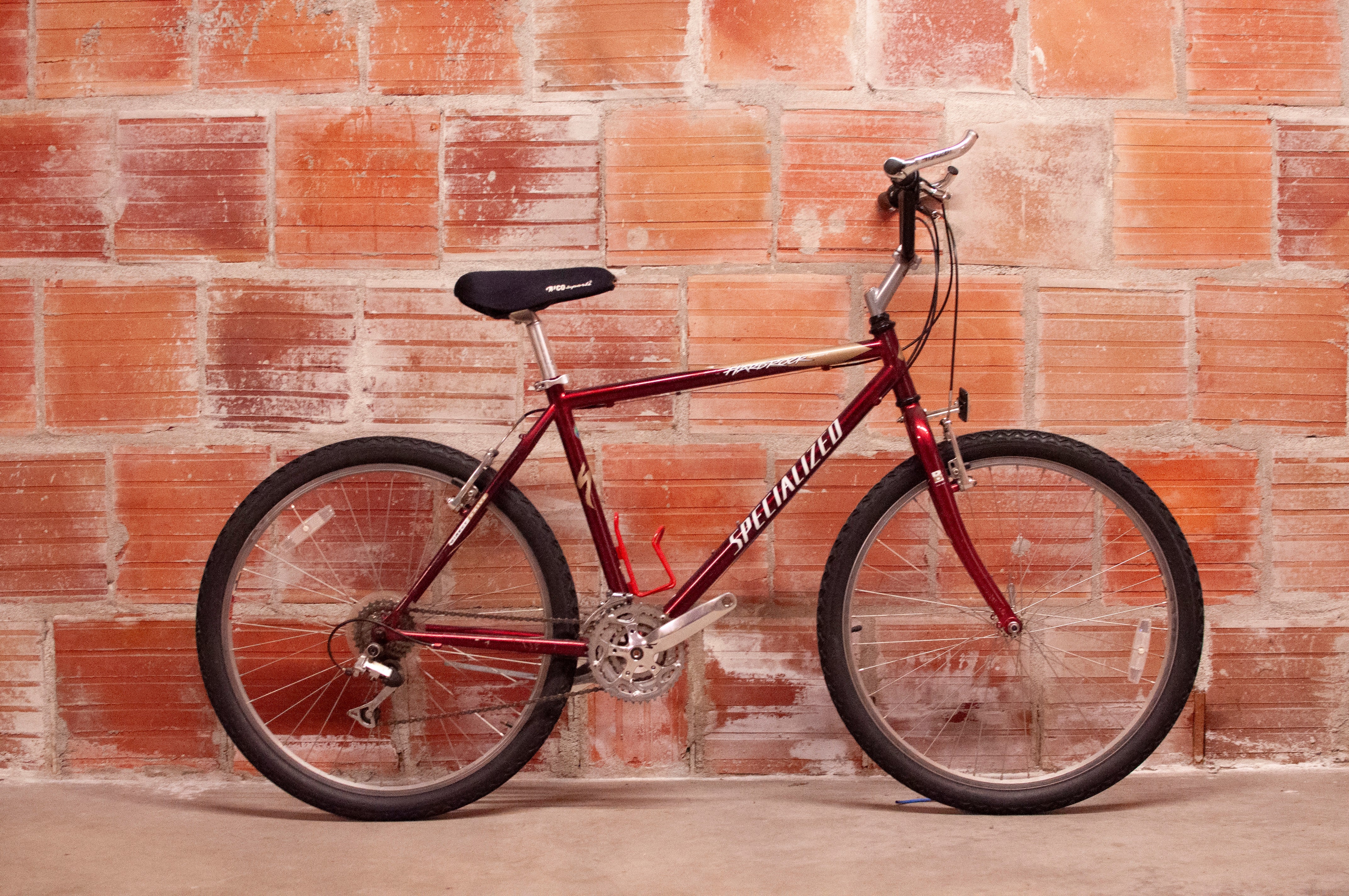 Specialized Hardrock Sport, Upright Rigid MTB, Red & Gold, 19