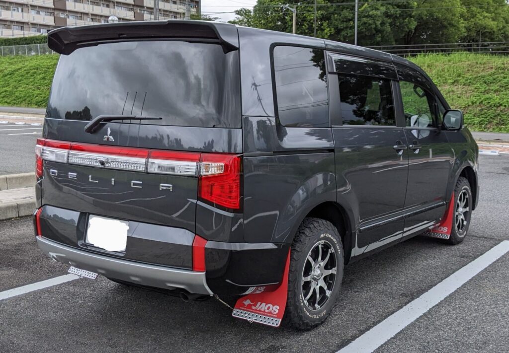 デリカD5にJAOSのマッドガード赤を装着 | Cyclepot