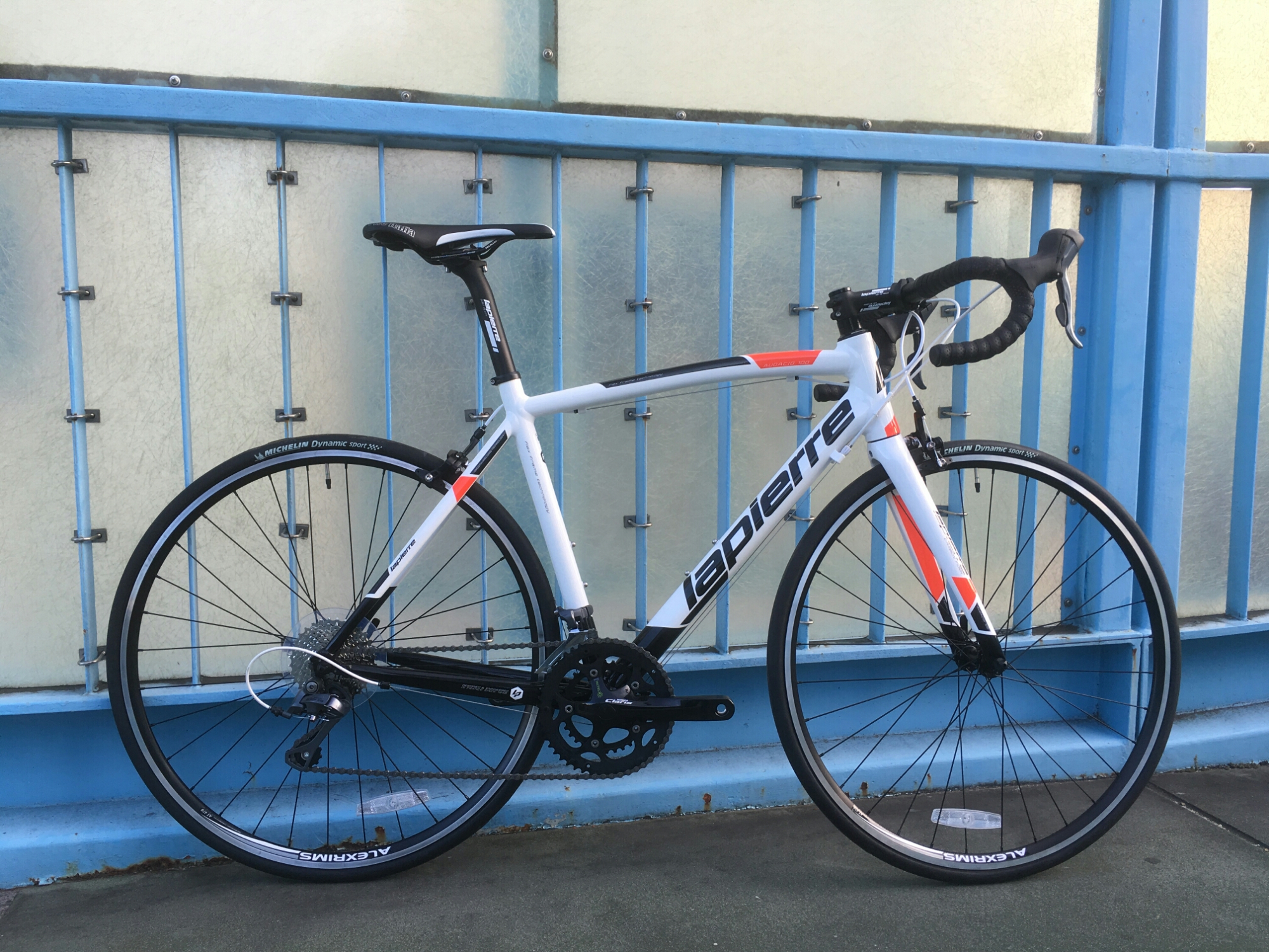 MOREジャンボセール】フランスの名門”LAPIERRE”の入門ロードバイクが大