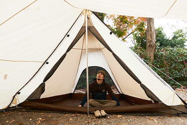 流行のT/C生地がシェルターにも。初心者にも建てられてベテランの風格