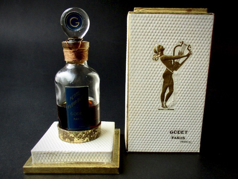 パリの香水商によるアンティークの香水瓶