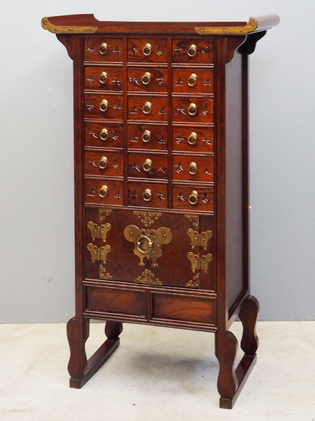 ヴィンテージ 李朝家具 薬箪笥 小引き出し 薬棚 抽斗 収納箱 レトロ 朝鮮古民藝 李朝家具 薬箪笥 | トリノス-torinoth- | 新宿区神楽坂の