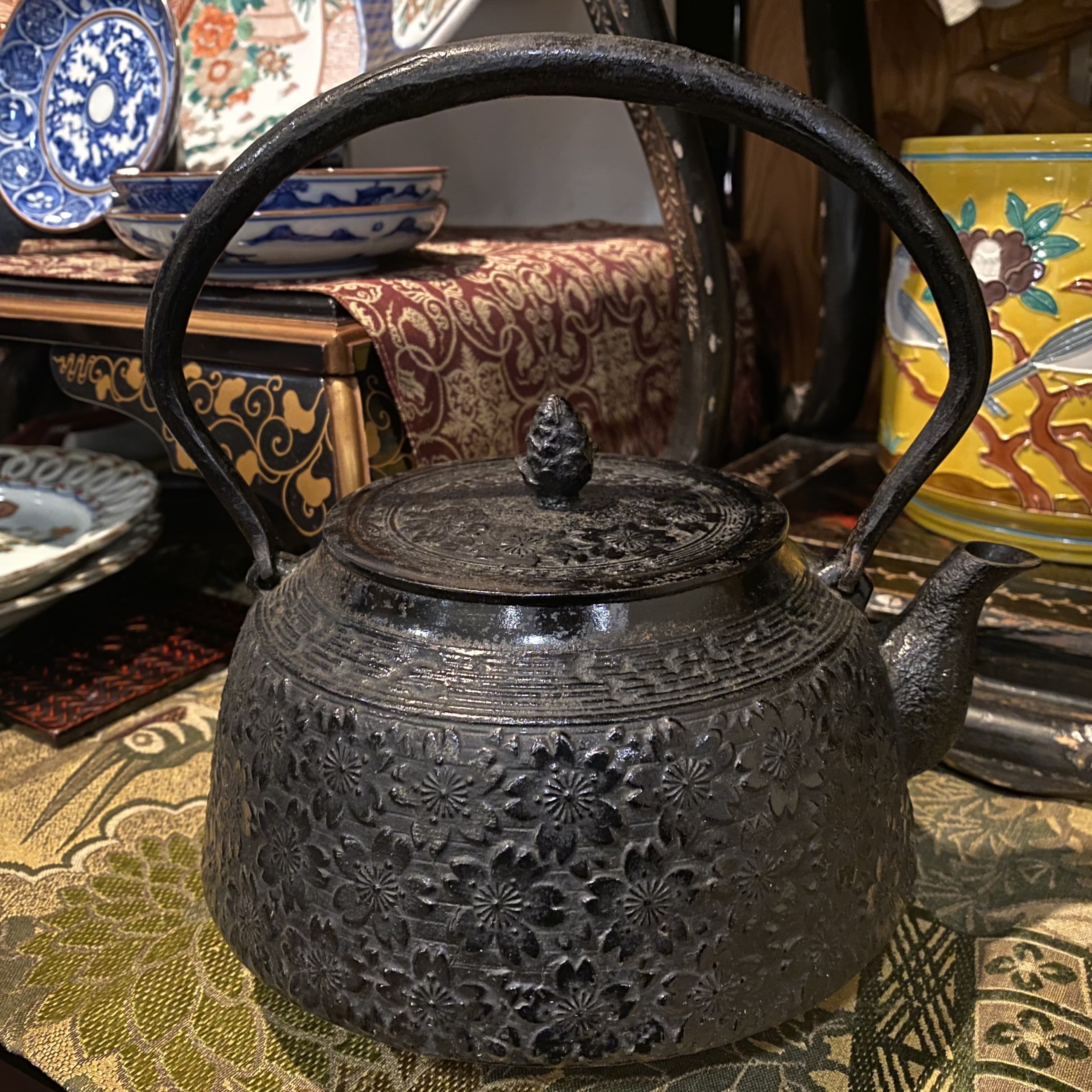 桜柄 南部鉄瓶 | Antique Nanae