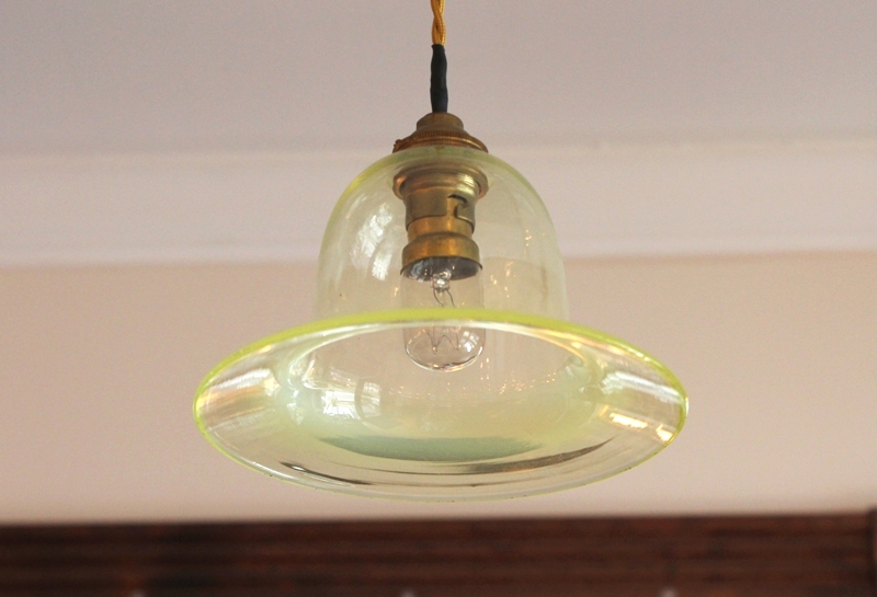 ヴァセリンのシェード - Antiques Violetta