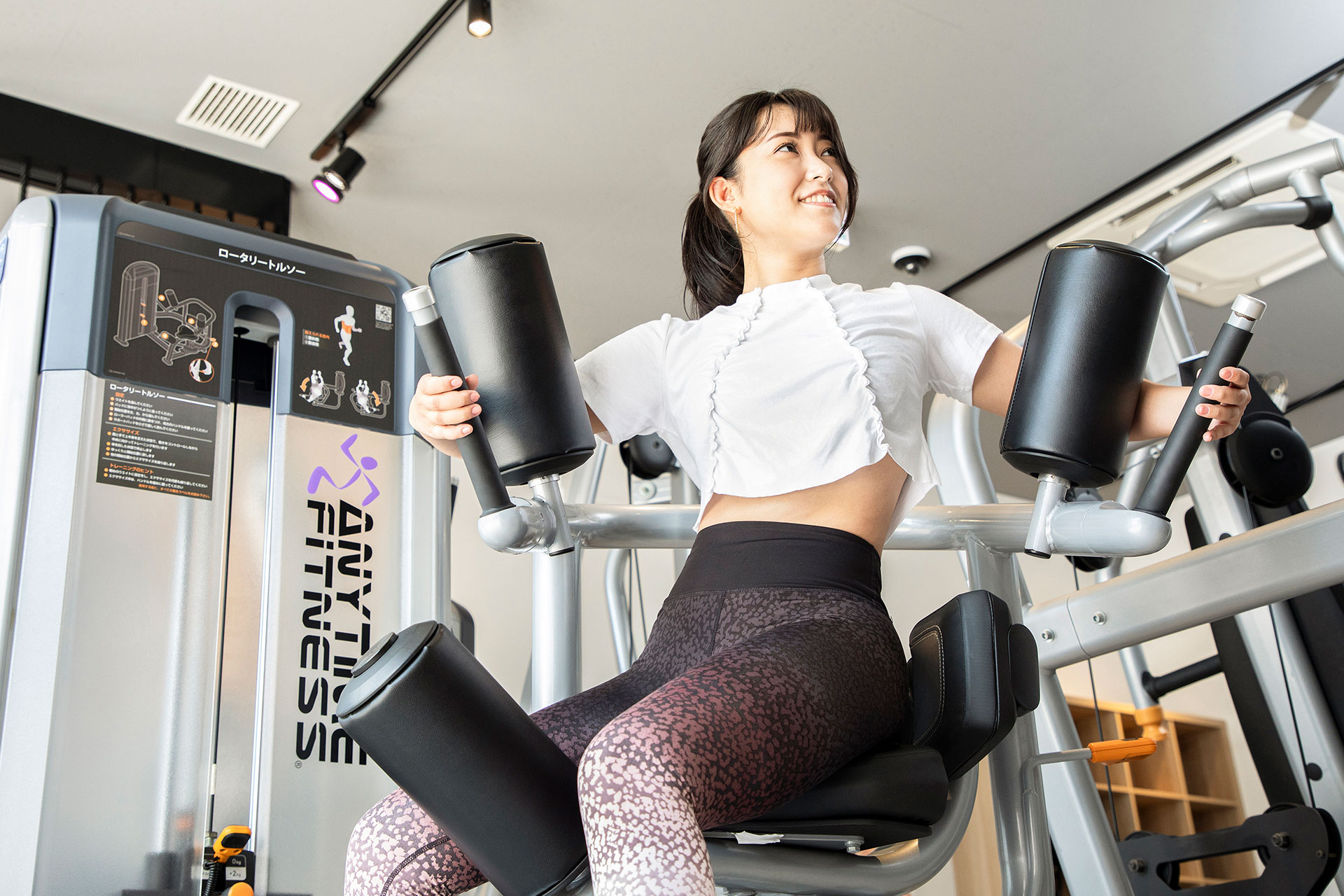 腹筋に革命を！短期間でおなかをへこませるトレーニング | くびれ