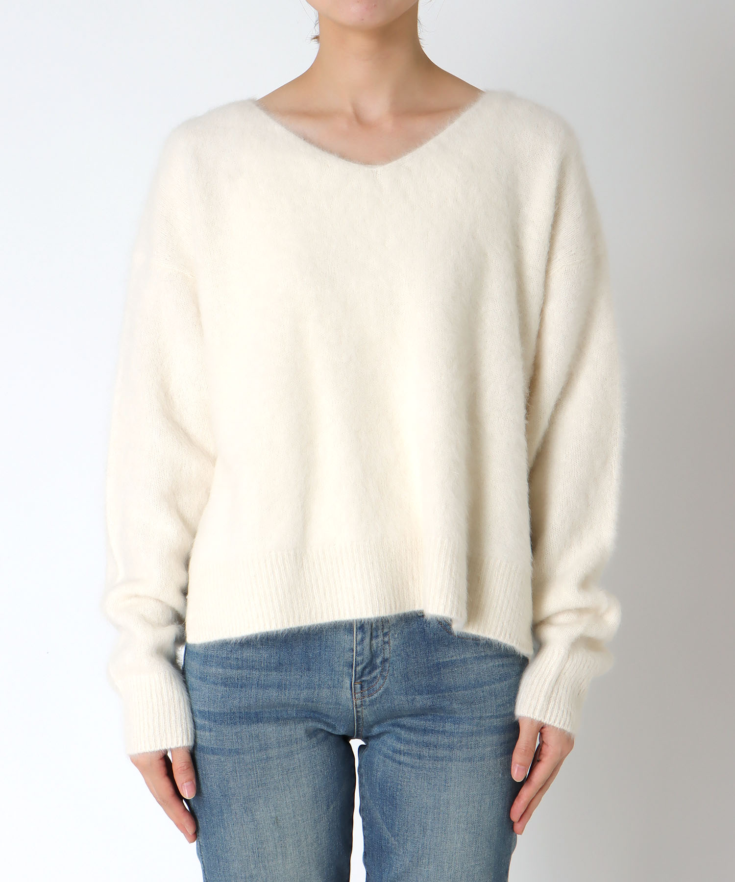 フォックスカシミヤ Vネックプルオーバー | AND ON JIONE STORE