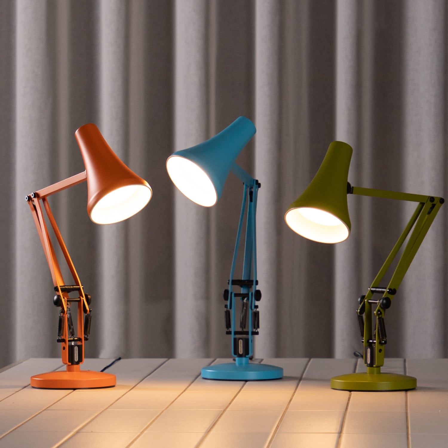 90 Mini Mini Desk Lamp Avocado Green