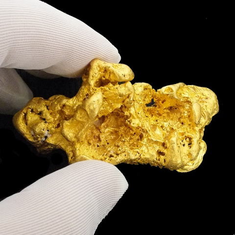 自然金を使用した当店オリジナルのアクセサリーを販売しています。世界