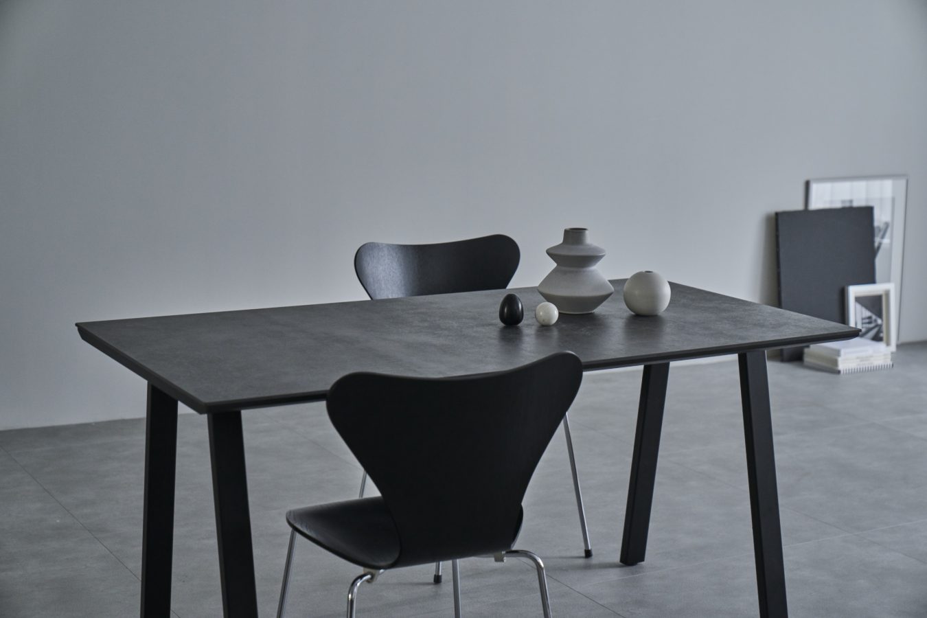 DW CERAMIC DINING TABLE（ディーダブリュー セラミック ダイニング