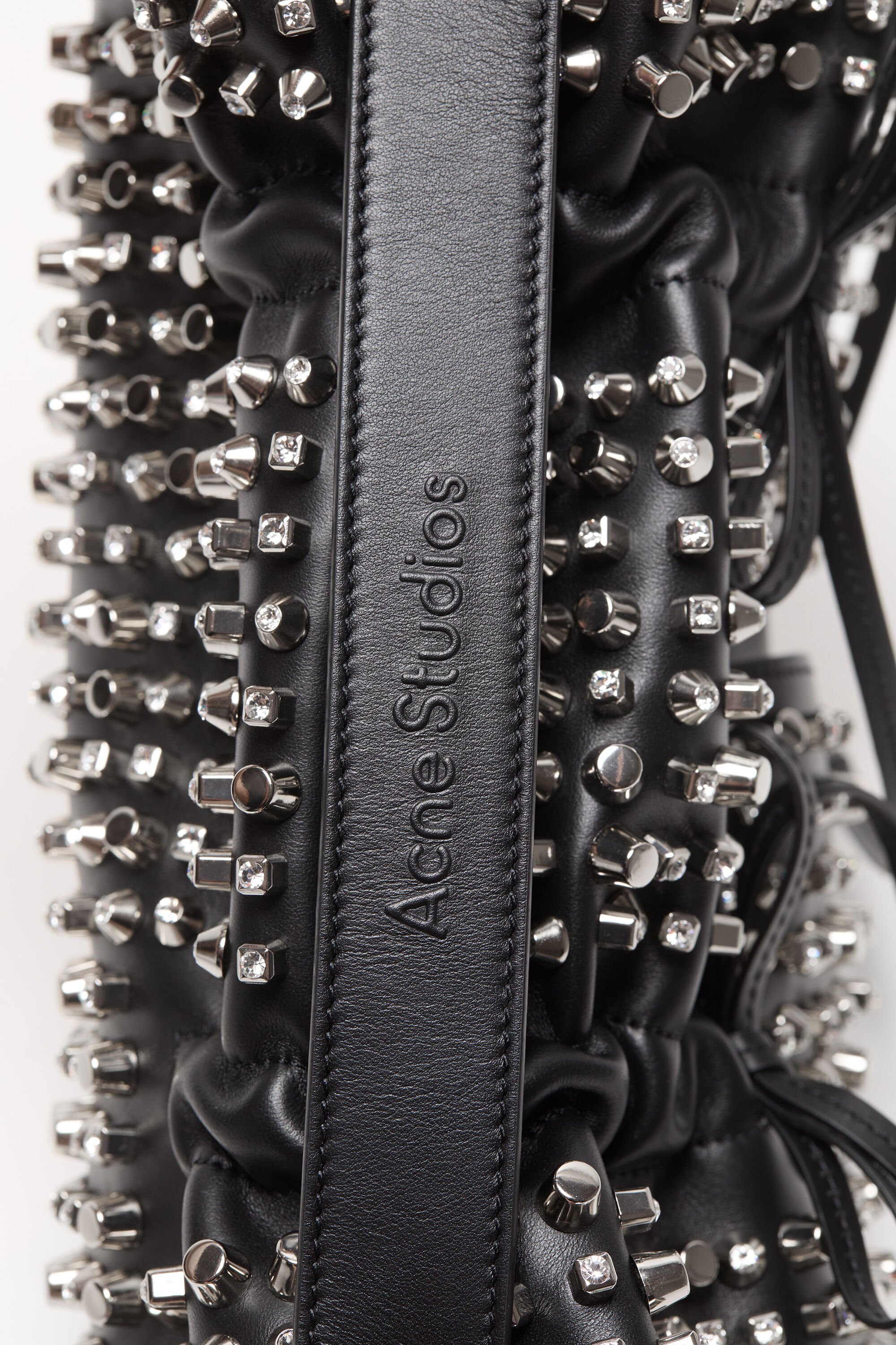 Acne Studios - マルチポケットスタッズショルダーバッグ - ブラック