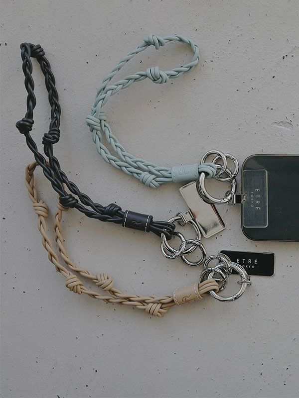 ETRE TOKYO - レザーコードショートマルチストラップ (BLUE) | ADDICT