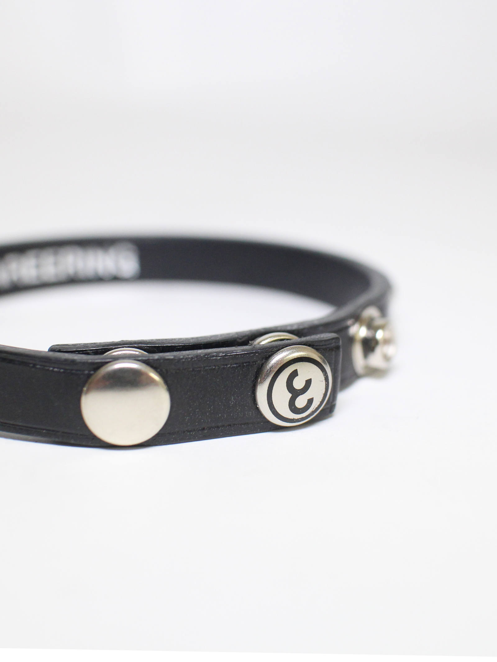 CAREERING - 藤原ヒロシコラボ レザーブレスレット - 四角錐 | ADDICT