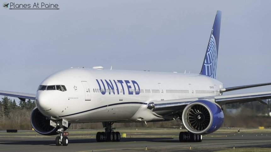 ユナイテッド航空、ボーイング777-300ER型機の新色の塗装を完了 - Aeroflap