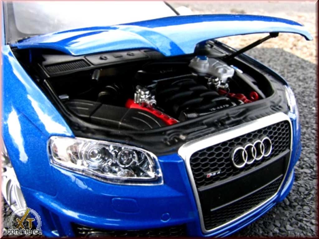 Diecast model cars Audi RS4 1/18 Minichamps blue kit suspension