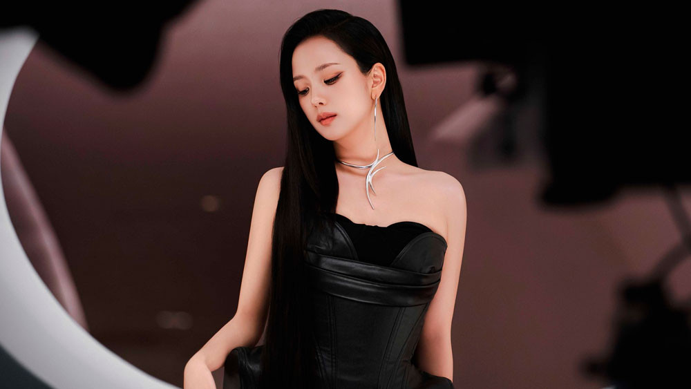BLACKPINK's JISOO becomes the First K-pop Act in history to debut