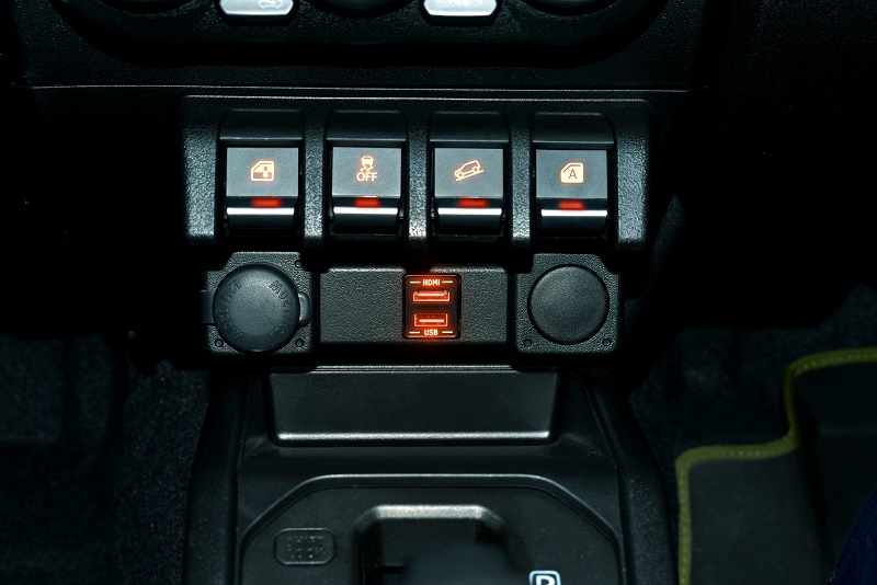 オプション/アクセサリー 車種専用ビルトインUSB/HDMI取付けキット