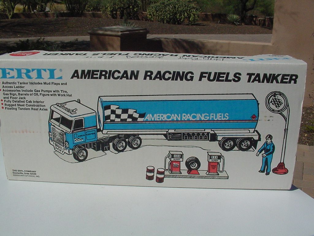 1/25 Ertl Chevy Titan American Racing Fuels Tanker Semi - Fred