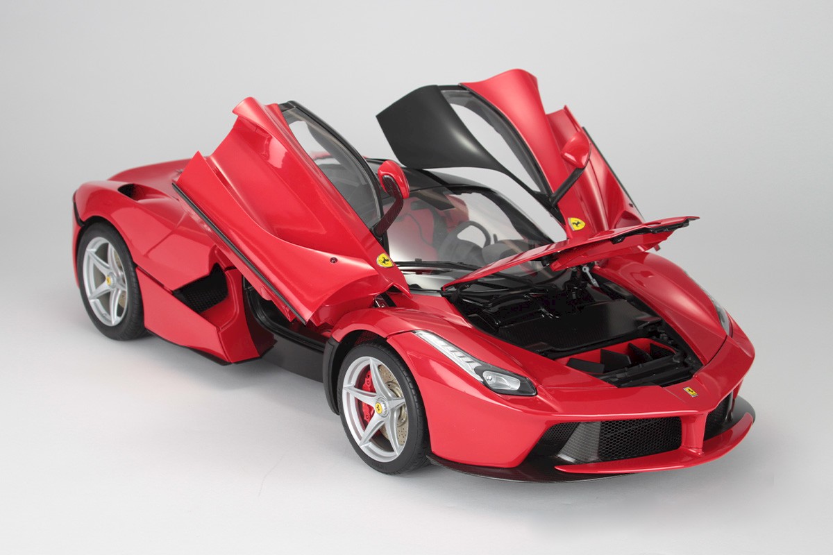 La Ferrari 1:8 scale model kit., Agora Models