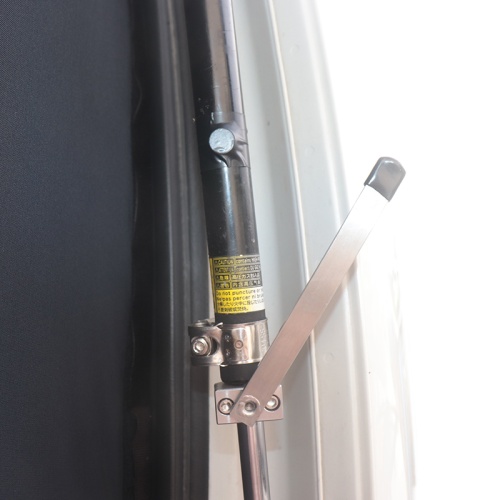 アイズ-ストッパー|リアゲートストッパー|荷吊り‧プライバシー保護