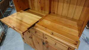 enfant｜アンファン｜カントリー調｜3枚扉キッチンボード｜食器棚