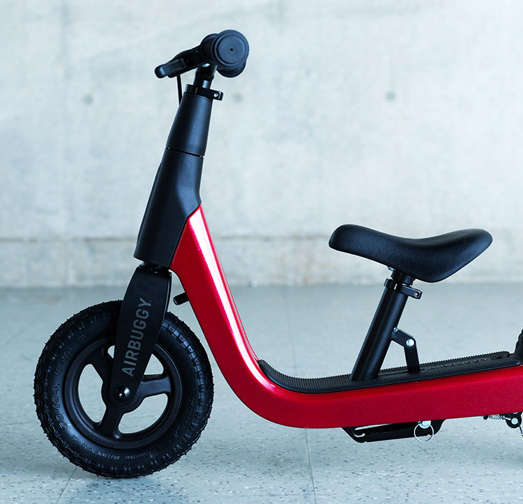 AIRBUGGY KICK & SCOOT（エアバギー キックアンドスクート） デビュー