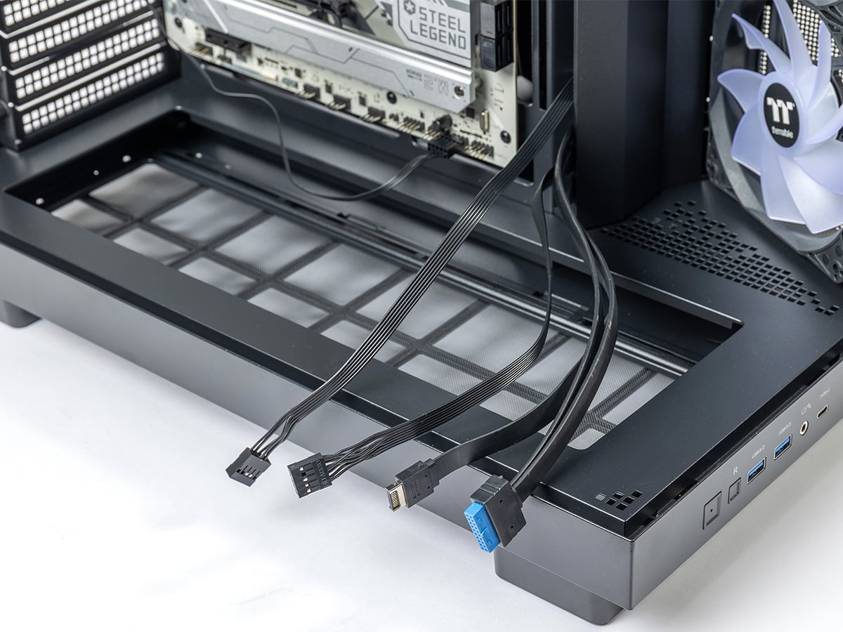 自作PCの作り方【手順その3】各パーツをPCケースに取り付け、ケーブル