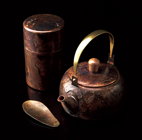 燕三条の金属 × 高岡銅器「急須」| KANAGU | アトムCSタワー