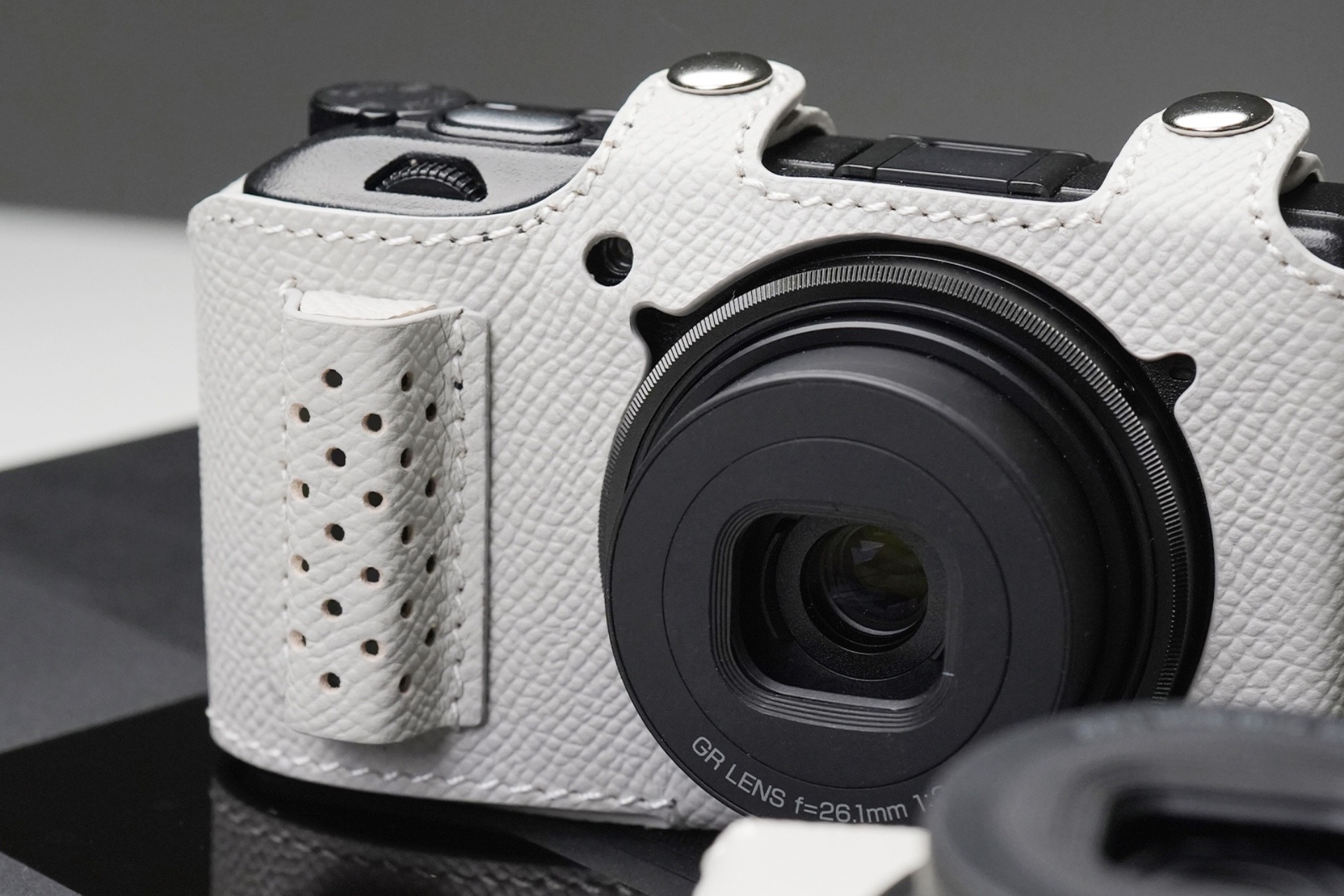 MR.STONE、RICOH GR III / GR IV 専用 本革ボディケースを発売 | NEWSCAST