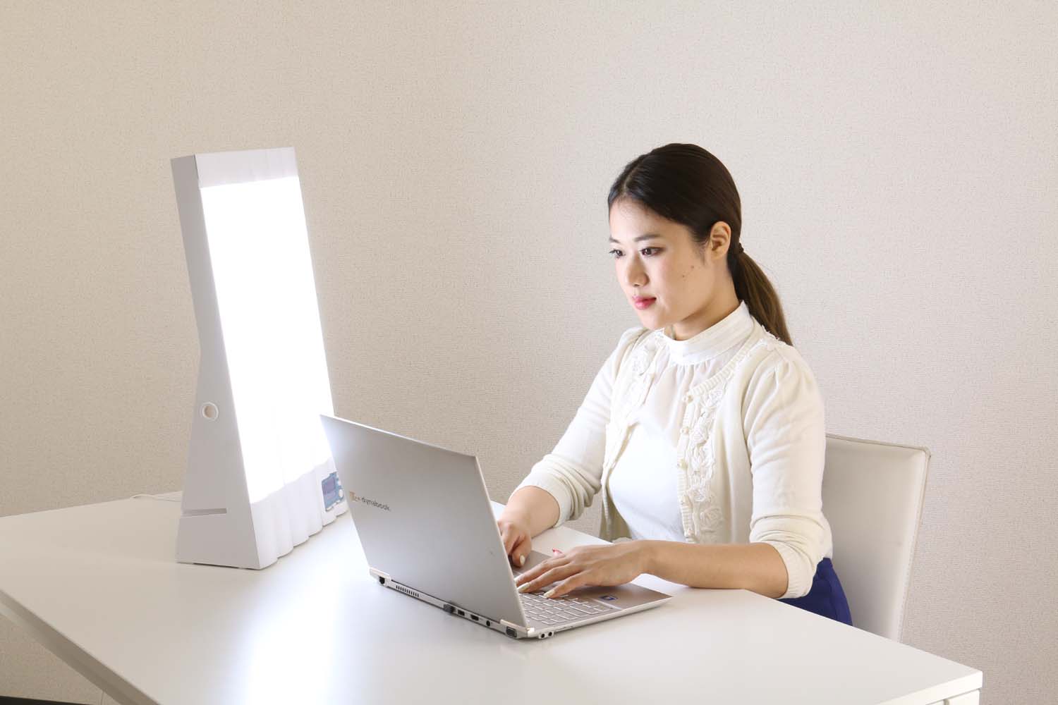 冬季うつ病」好天＆暖冬で遅れ、これから本格化！？ 光療法器具の