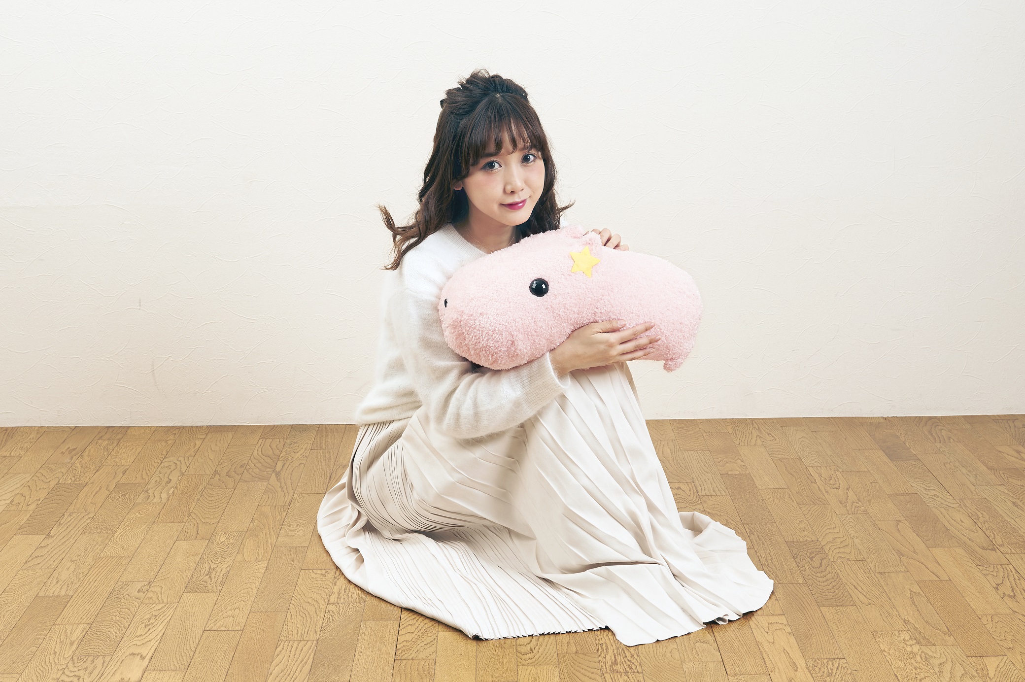 人気モデル田中里奈さんプロデュース 「カピバラさん」ぬいぐるみが