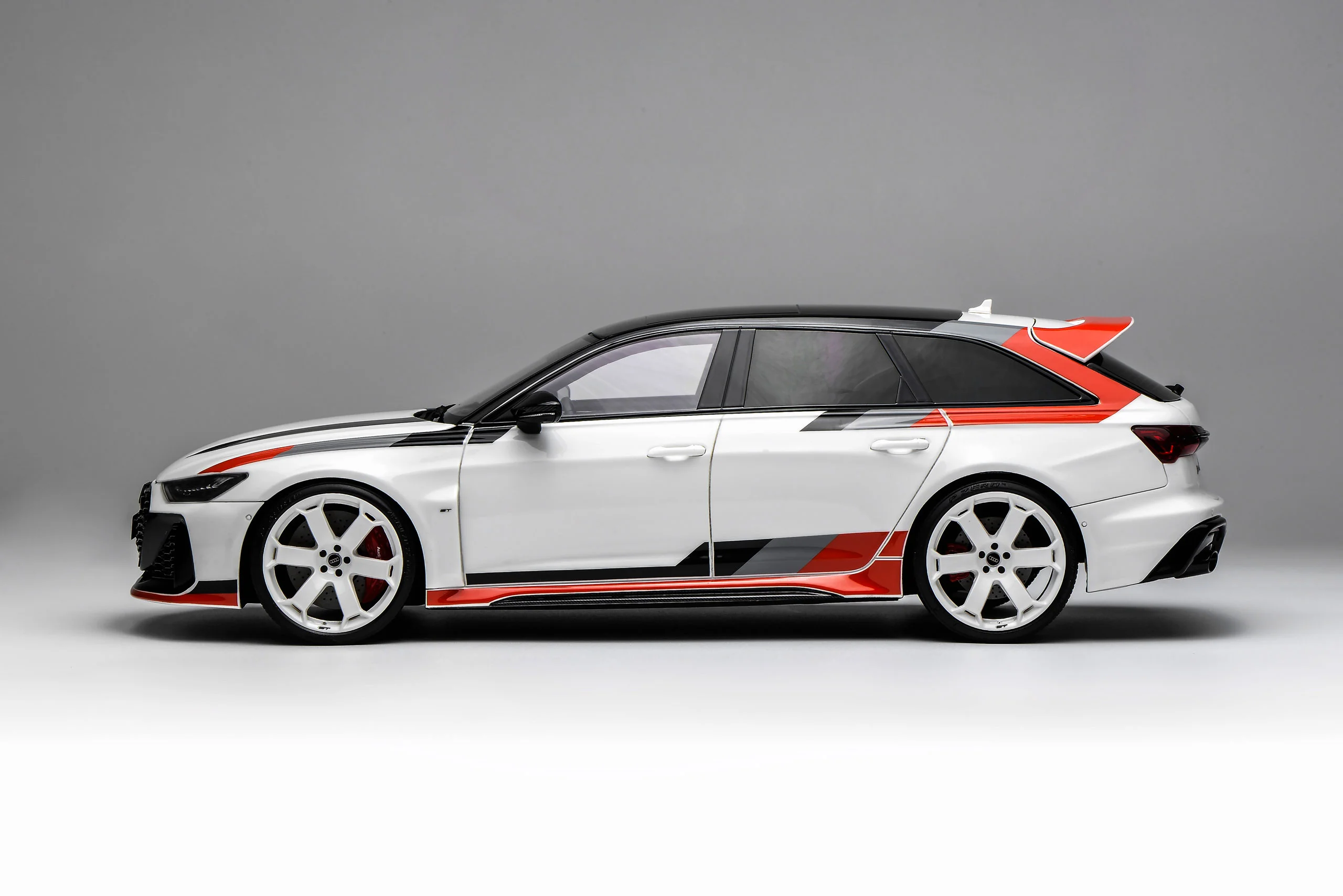 Motorhelix 1:18 Audi RS 6 Avant GT Arkona White