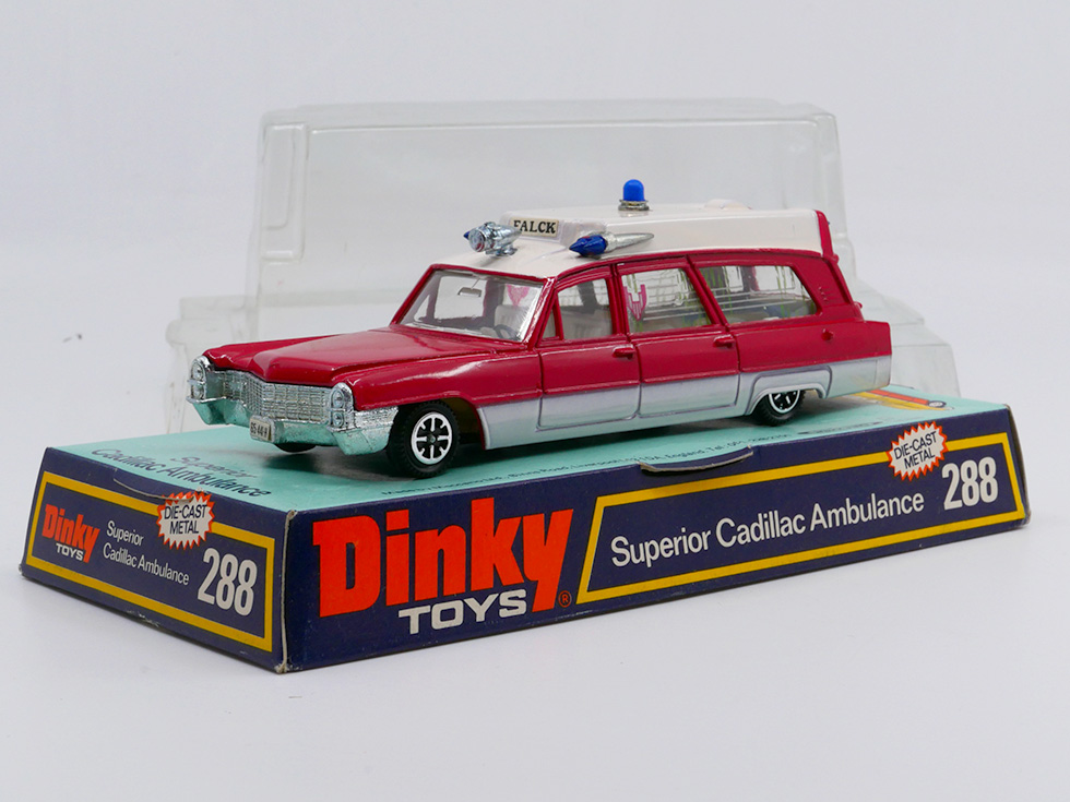 Dinky Toys GB Cadillac Superior break ambulance 