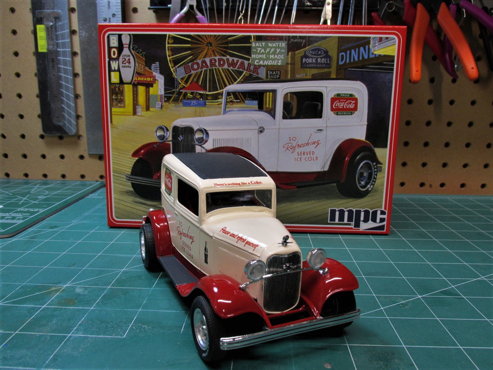 MPC 1932 Ford Sedan Delivery (Coca Cola) 1:25 Scale Model Kit