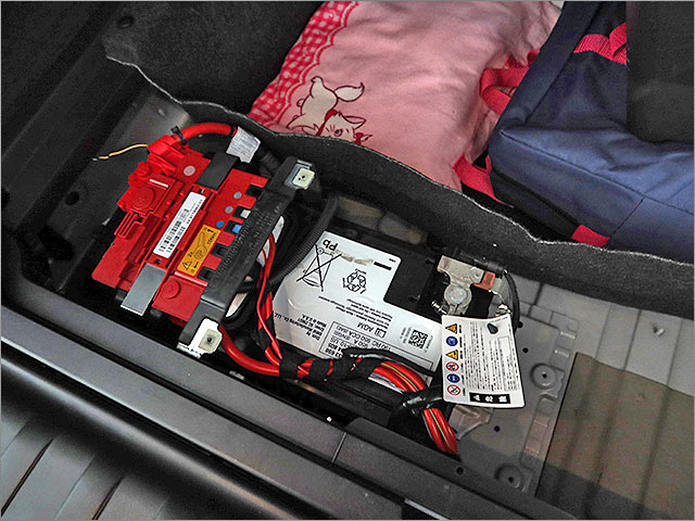 BMW X5(E70) バッテリー交換後にメーターブラックアウトやワイパーが