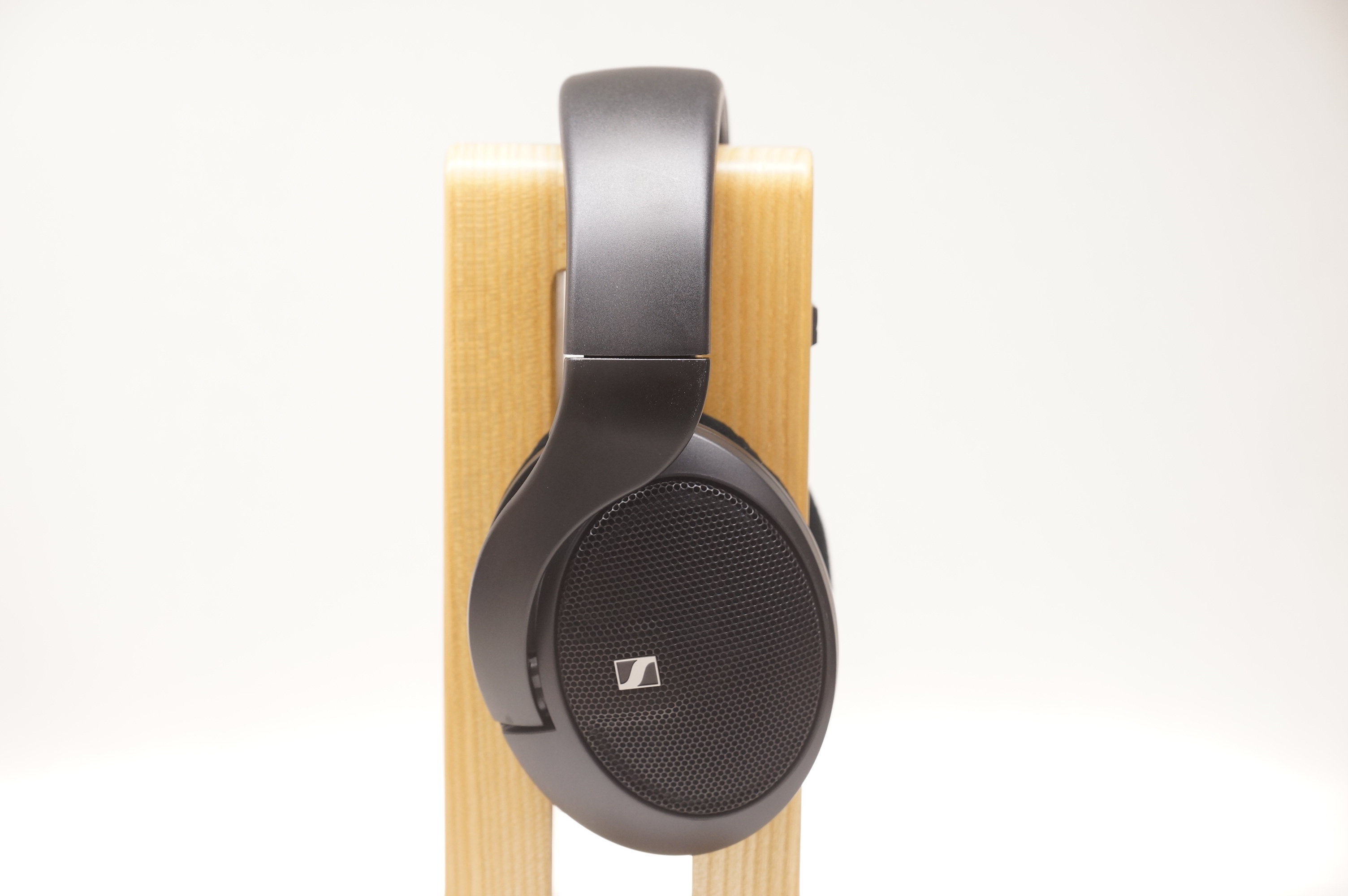 アバックWEB-SHOP / 【中古】SENNHEISER HD560S【コード01-11968