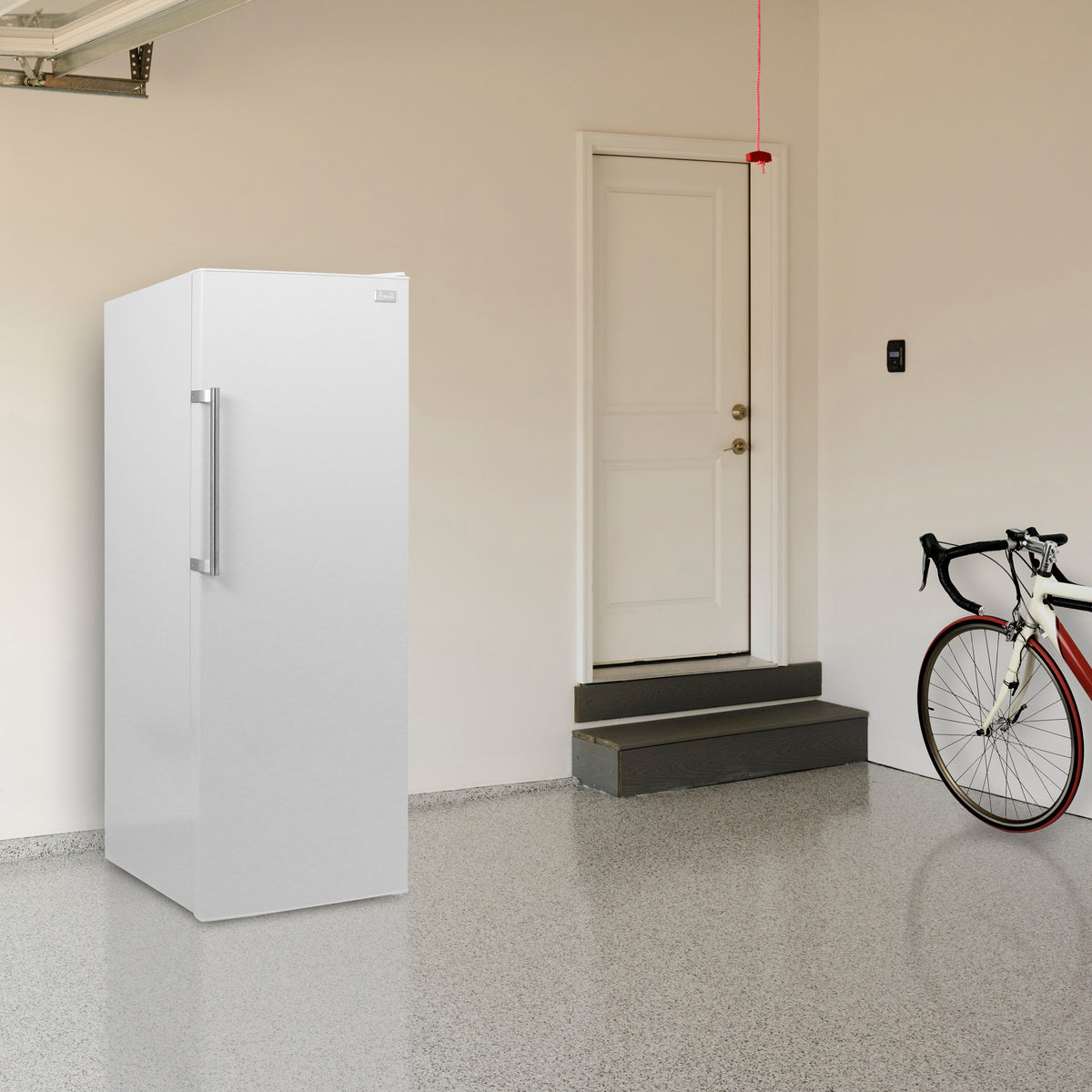 Avanti 10.8 cu ft Vertical Freezer, in White (AV1081VFK0W)