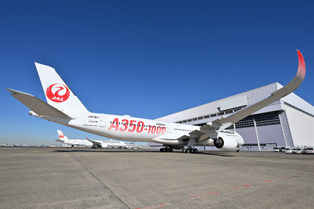 JAL A350-1000、ロゴ入り初号機と真っ白2号機並ぶ 24日NY就航