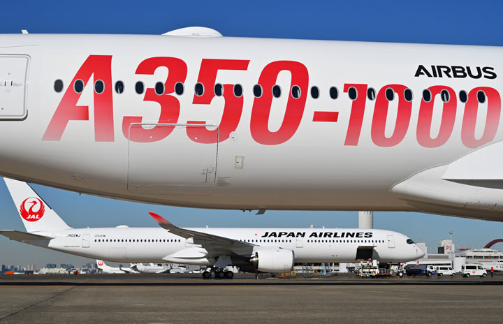 JAL A350-1000、ロゴ入り初号機と真っ白2号機並ぶ 24日NY就航