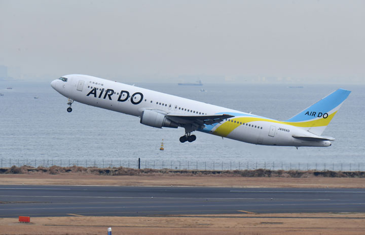 エア・ドゥ、退役767初号機が米国へ 翼振り最後の羽田離陸