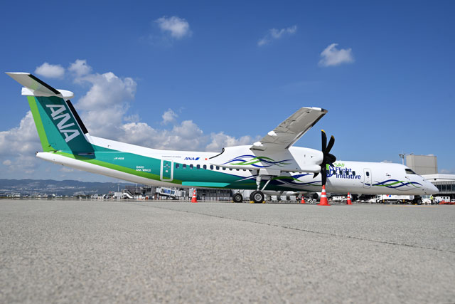 ANA、緑のQ400就航 ”安全のしおり”はホタテの貝殻活用