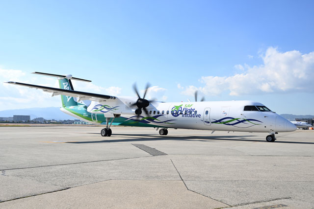 ANA、緑のQ400就航 ”安全のしおり”はホタテの貝殻活用