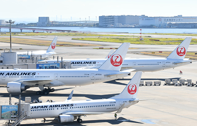 JALの777、2機種が羽田に並ぶ 777-300ER国内線投入、200ERは11/12最終運航