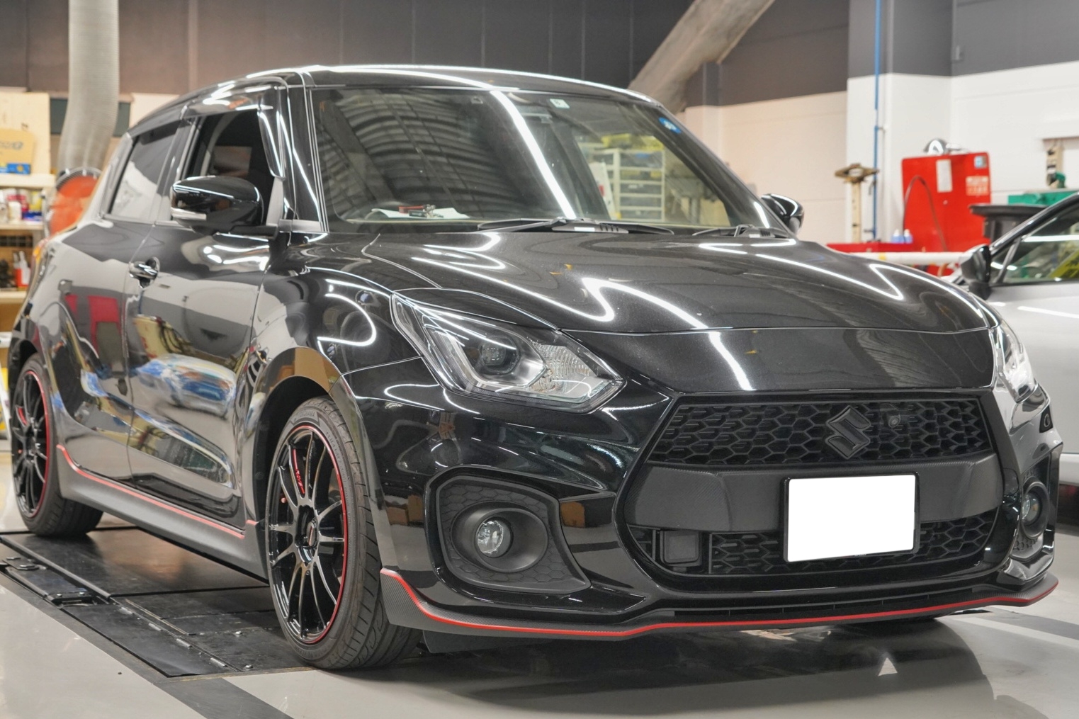 ZC33SにAPITオリジナルリヤガーニーフラップ | A PIT AUTOBACS