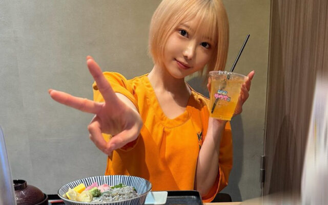 温泉での刺激的な一枚！ 篠崎こころ、セクシーな写真とともにコミケ107