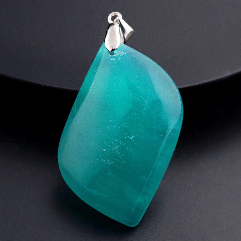 鮮やか高発色！アマゾナイトシリカペンダント-005水晶クラスター